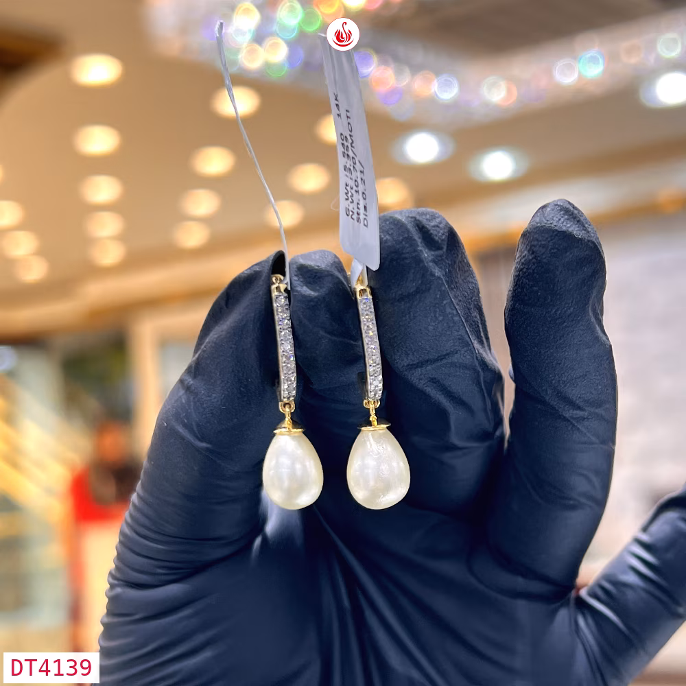 Women Diamond Earrings - DT4139