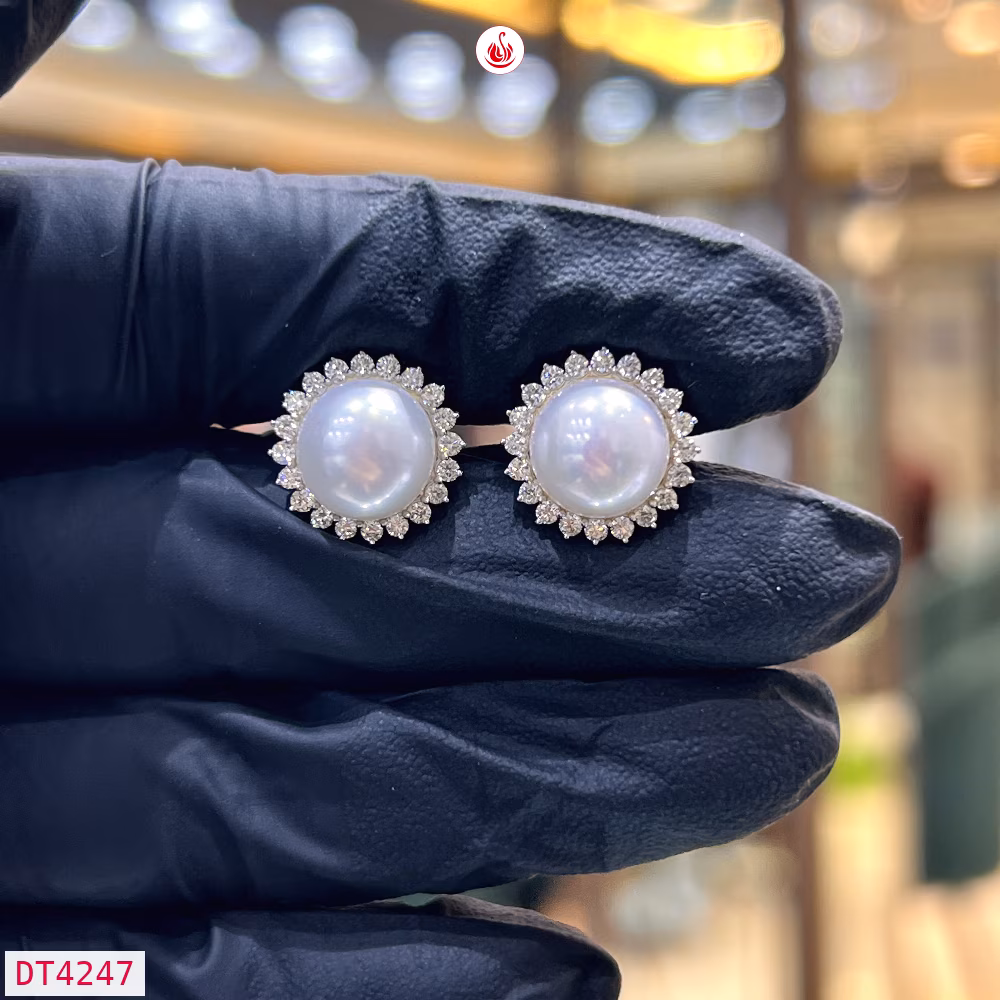 Women Diamond Earrings - DT4247