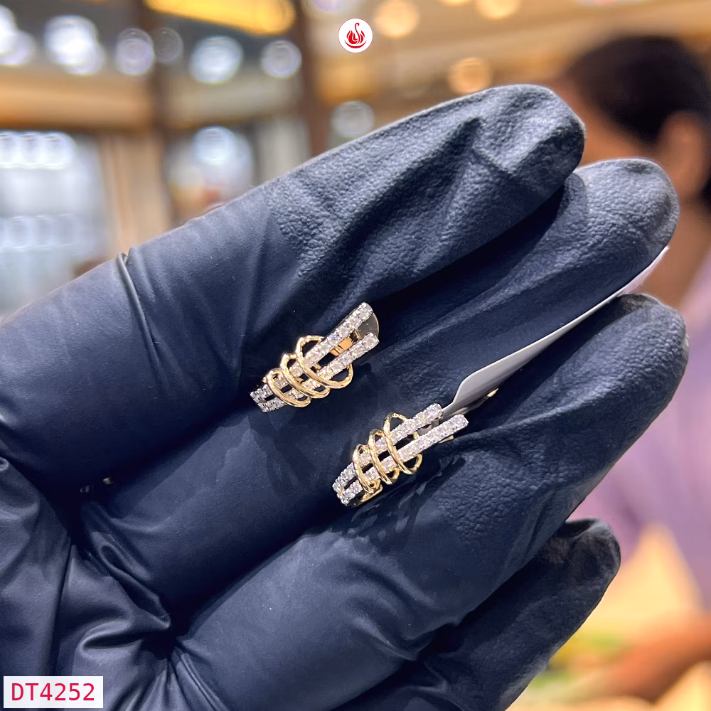 Women Diamond Earrings - DT4252